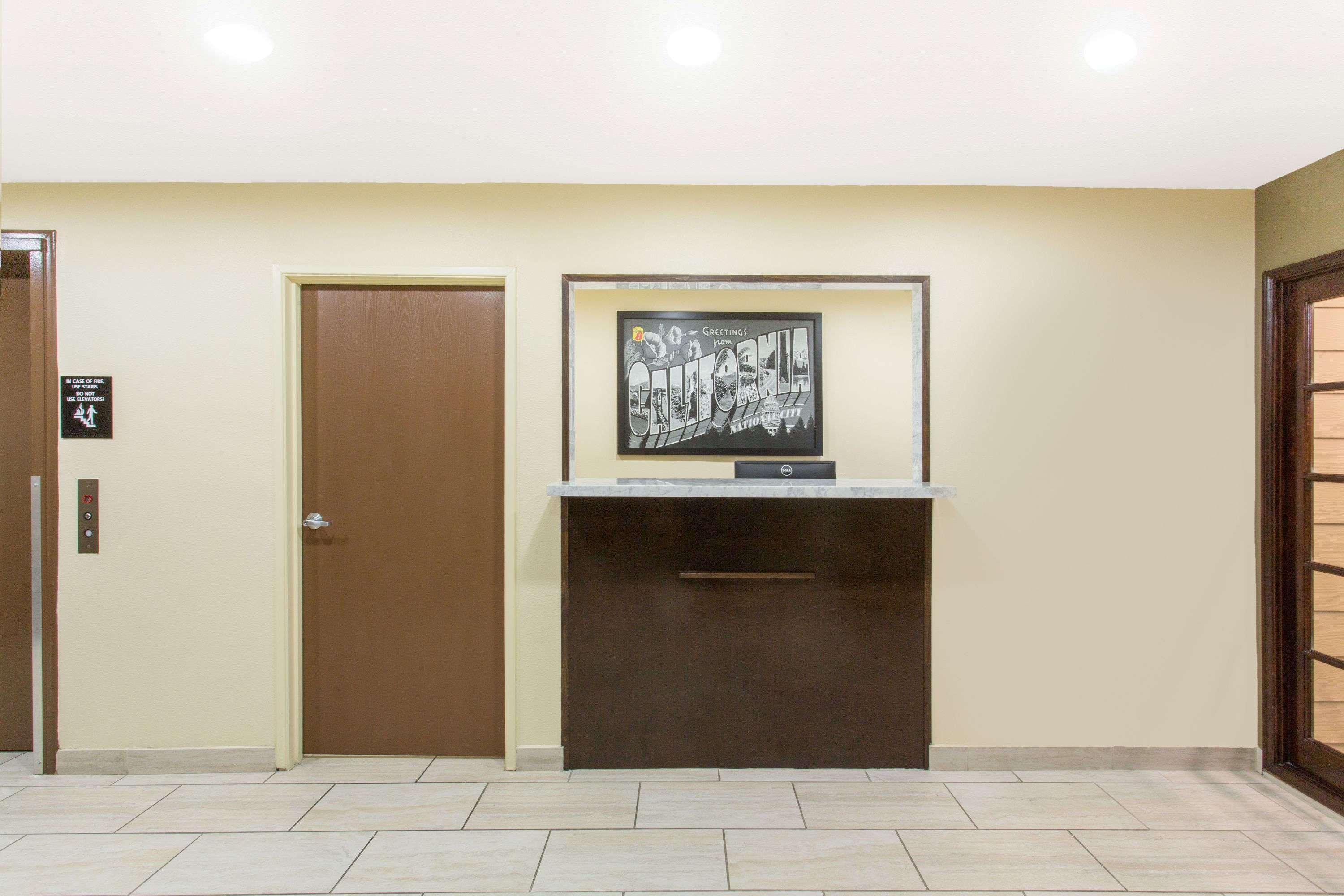 Super 8 By Wyndham National City Chula Vista Экстерьер фото